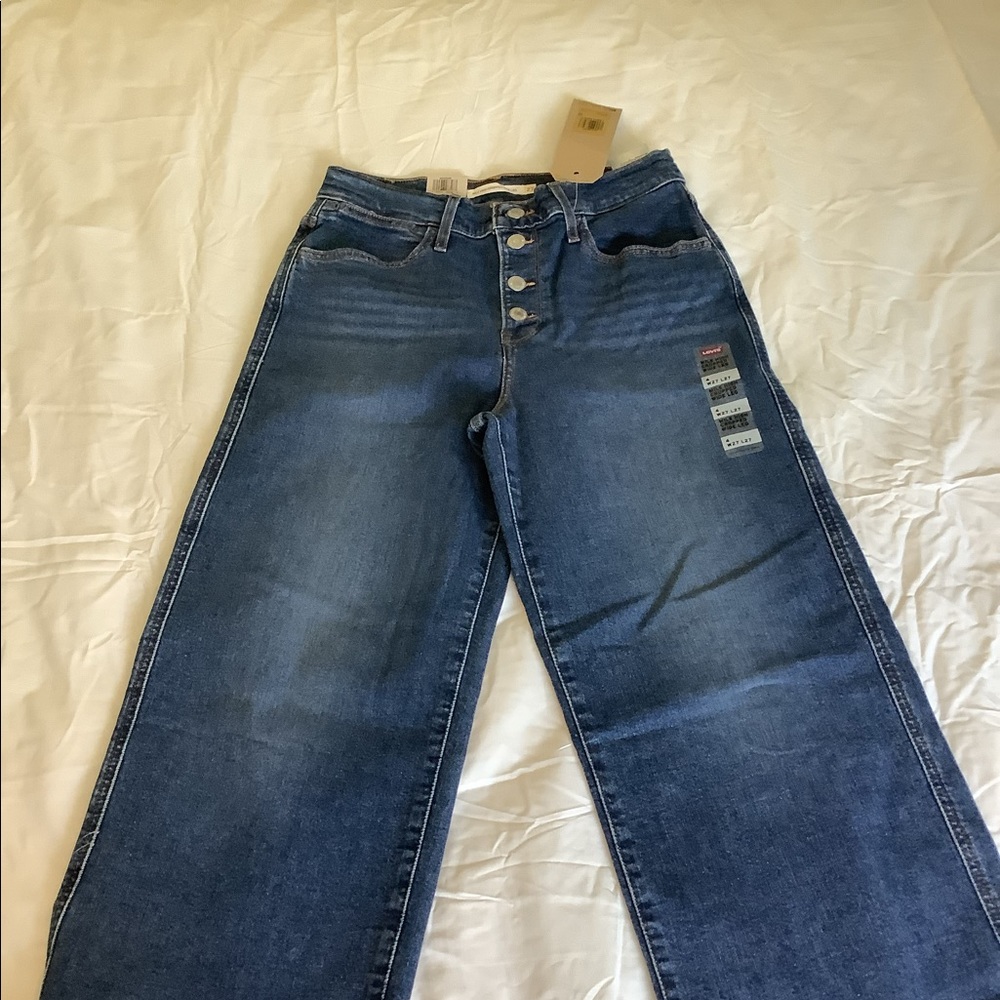 Women’s Levi’s Mile High Cropped Wide Leg Jeans. Size: 4/27 NEW WITH TAGS!!!